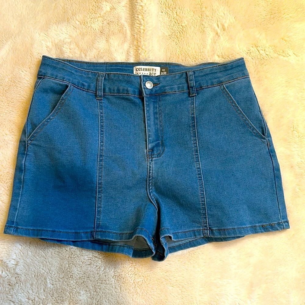 Celebrity ace Jean Shorts